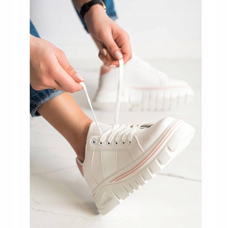 SHELOVET Vita sneakers på plattformen 2