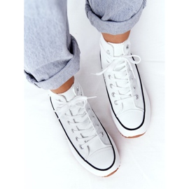 PS1 Läderskor på en vit Coachella -plattform 2