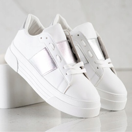 SHELOVET Sneakers med ekoläder på plattformen vit 2