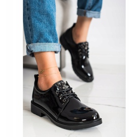 S. BARSKI Svartlackerade skor 1