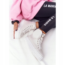 Kvinnors sneakers på en plattform med en njure vit popcorn 1