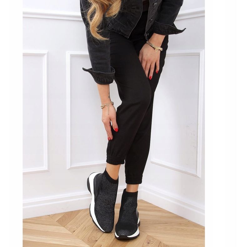 Svart RQ286 Svarta sportskor på en dold kilklack 2