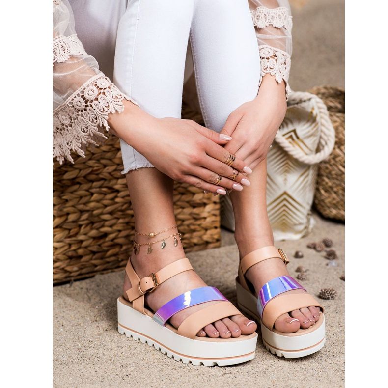 Weide Sandaler på plattformen med Holo -effekt beige 2
