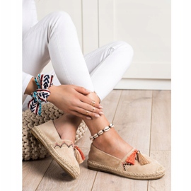 Best Shoes Moderiktiga espadriller med prydnader beige 1