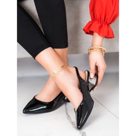 Filippo Trendiga pumps med en exponerad häl svart 1