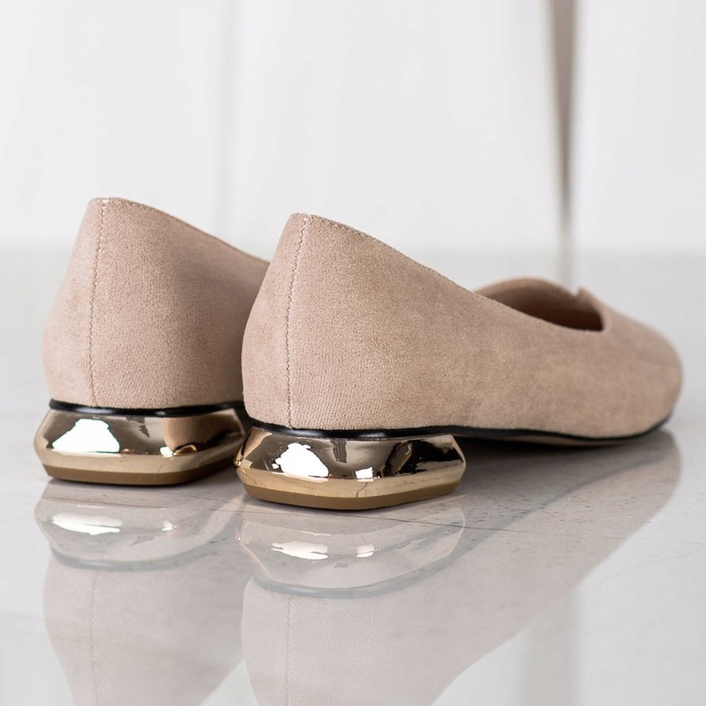 Pumpar med guldklack VINCEZA beige 1