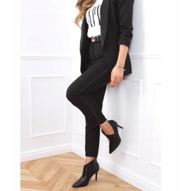 Svarta stövlar på en nål utskurna svarta 9561 Svart 1