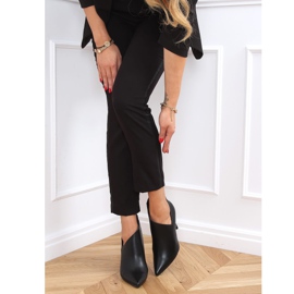 Svarta stövlar på en nål utskurna svarta 9561 Svart 2