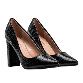 Svarta pumpar på ett Keely ekoläderläder 1