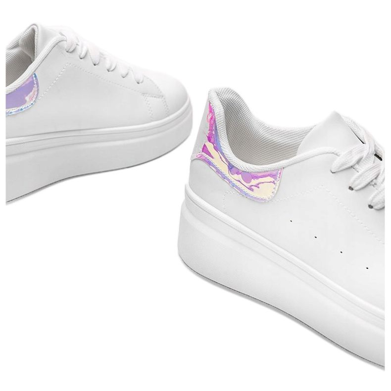 Vita sneakers med en holografisk Lillian -insats 1