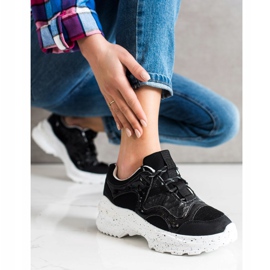 SHELOVET Sneakers med dekorativ platta svart 1