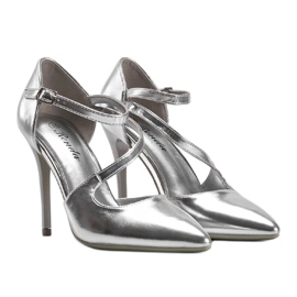 Silver metalliska pumps på en Bailey stilettklack 1