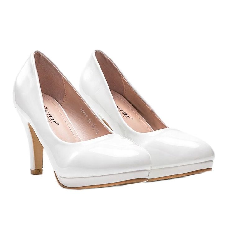 Vita pumps på Alisas häl 1