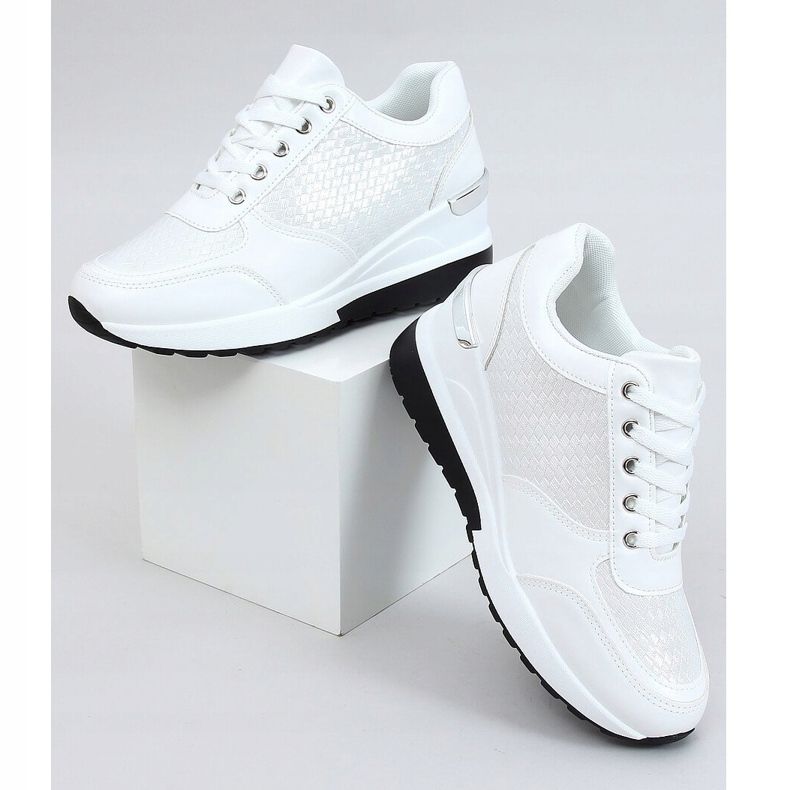 Vita MY-2717 Vita sportskor på en dold kilklack 1