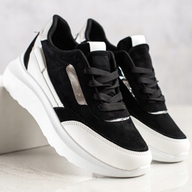 SHELOVET Snygga mockaskor vit svart 1