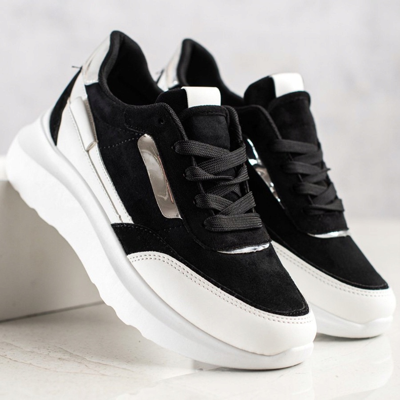 SHELOVET Snygga mockaskor vit svart 1