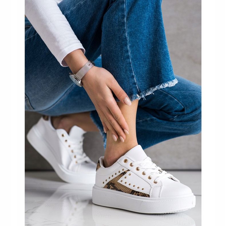 SHELOVET Vita sneakers på plattformen beige svart 2