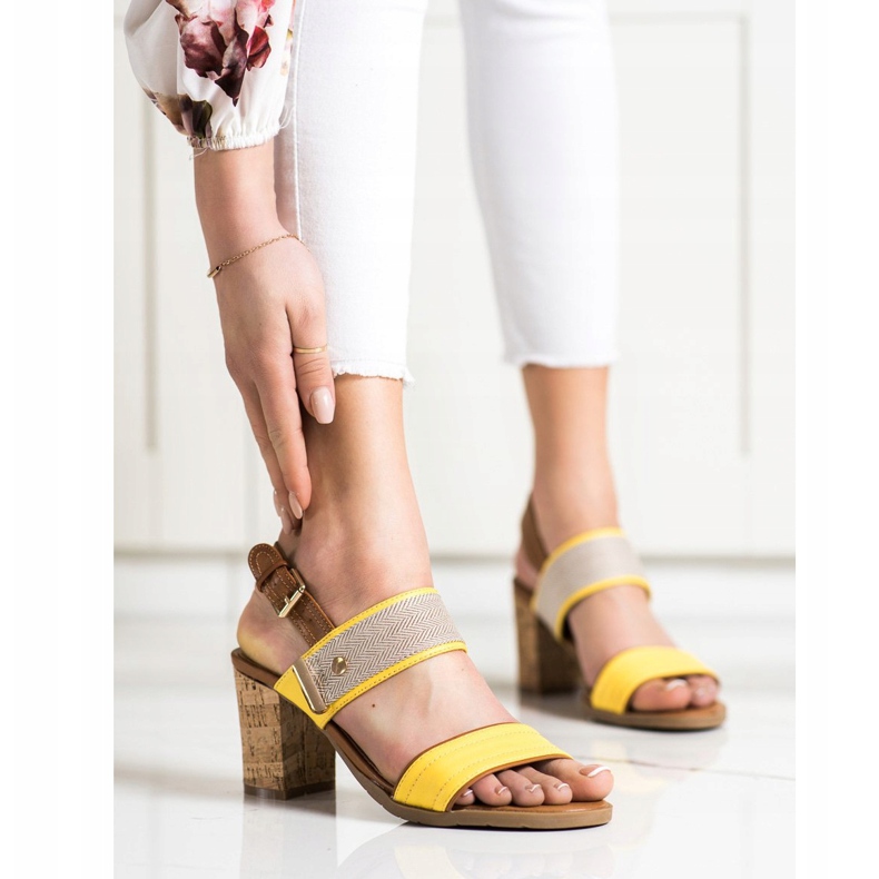 Evento Bekväma sandaler på en bar brun gul 1