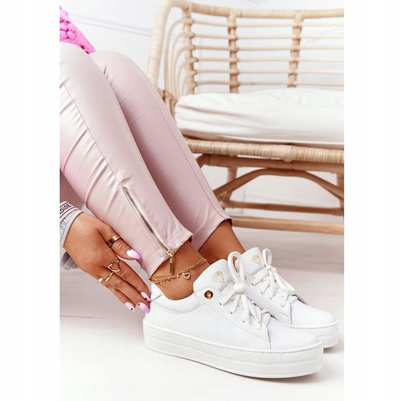 Kvinnors läderskor på plattformen Vit Nicole 2645 gyllene 1