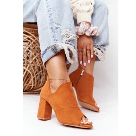 Vårmocka stövlar på ett inlägg Vinceza 21-17095 Camel brun 2