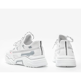 Vita sneakers på en tjock Leanna -sula 2