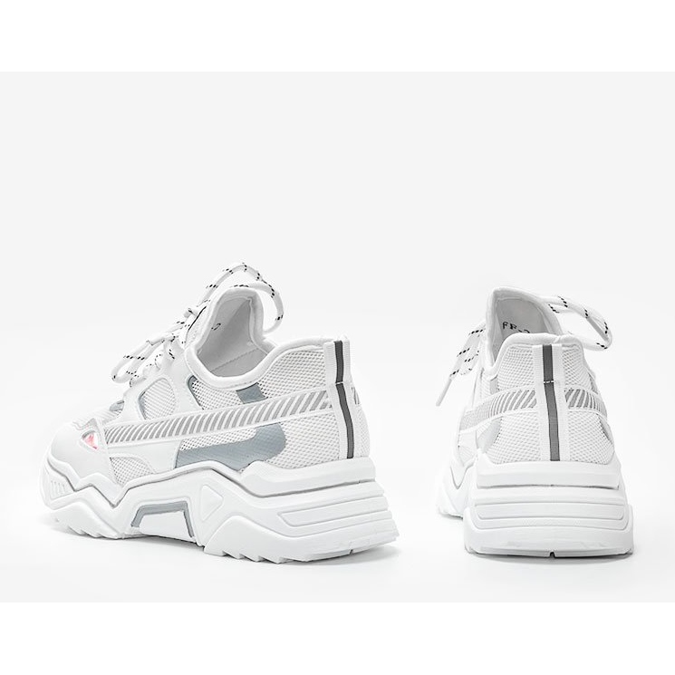 Vita sneakers på en tjock Leanna -sula 2