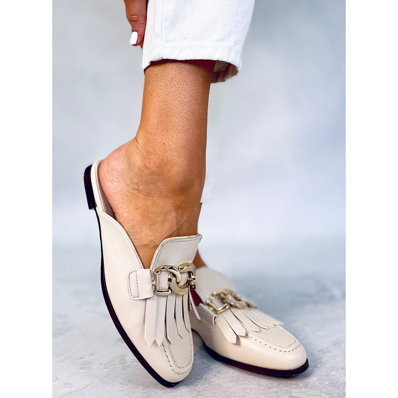 T501 Beige beige mocassin tofflor med kedja 1