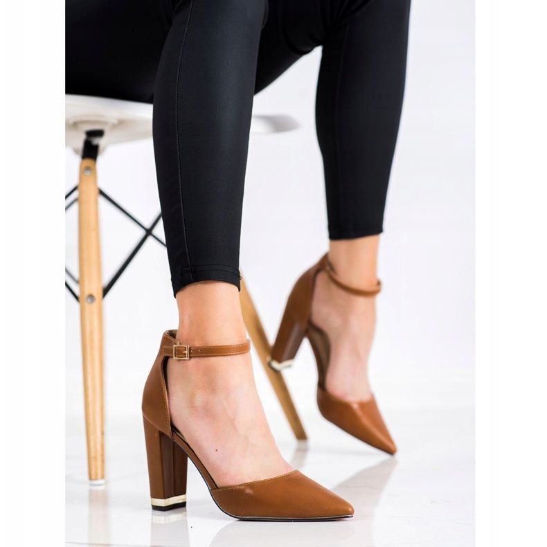 Diamantique Snygga pumpar i Spitz brun 1