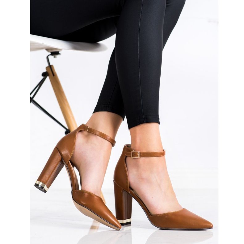 Diamantique Snygga pumpar i Spitz brun 2