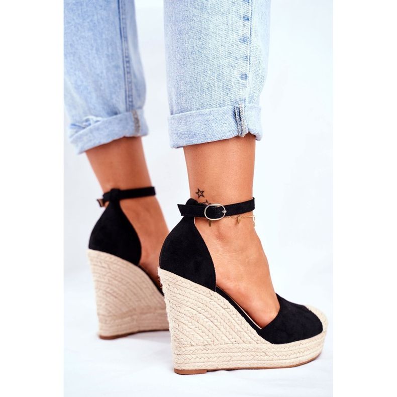 MSMG Svarta sandaler med avokadokil med flätor 2