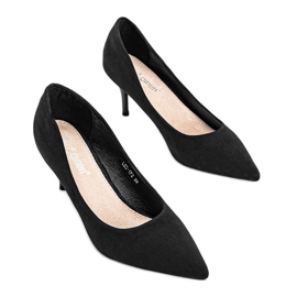 Svarta pumps på en stilettklack i ekologisk mocka Anissa 2