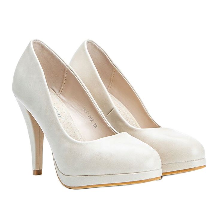 Beige ekoläderspumpar på Liana-plattformen 1