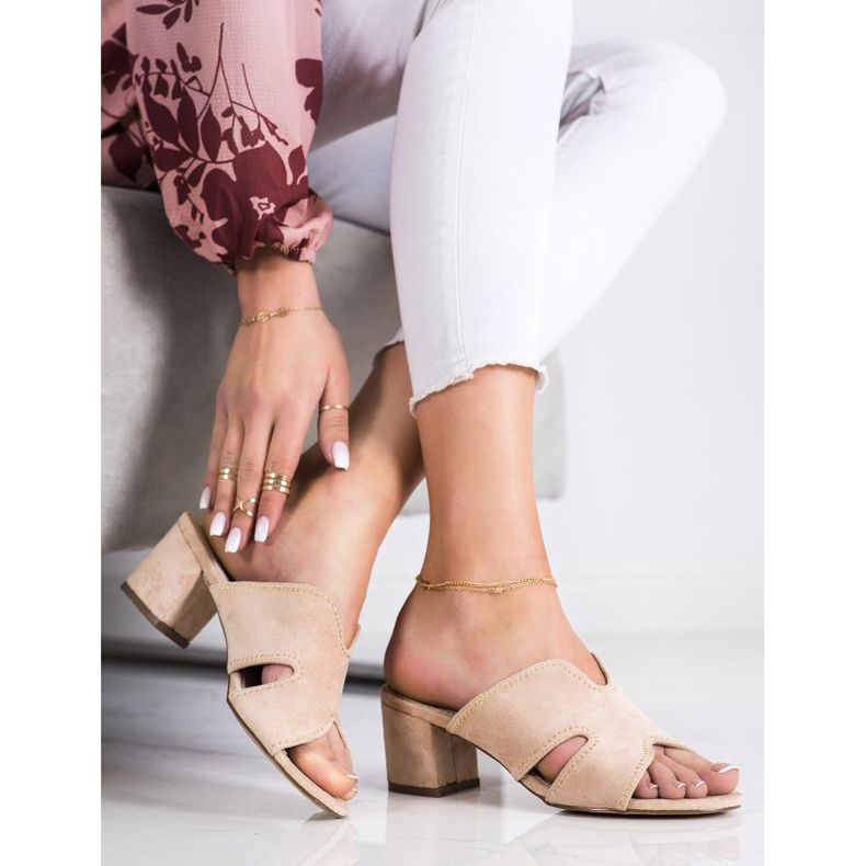 S. BARSKI Eleganta mocka tofflor beige gyllene 2