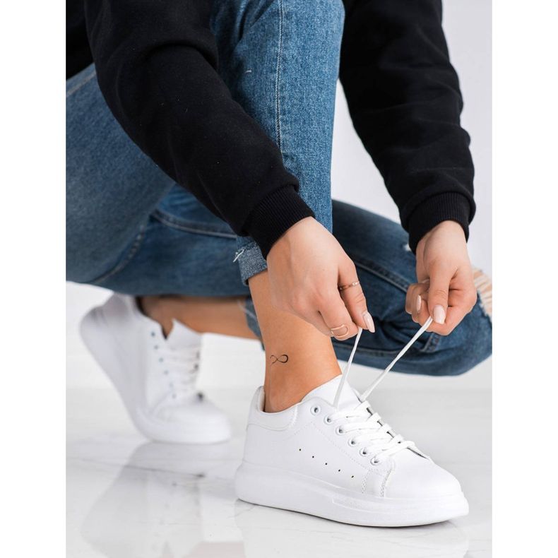 SHELOVET Vita sneakers på plattformen 1