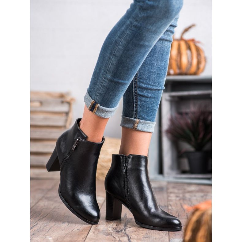 W. Potocki Svarta stövlar på höga klackar 1