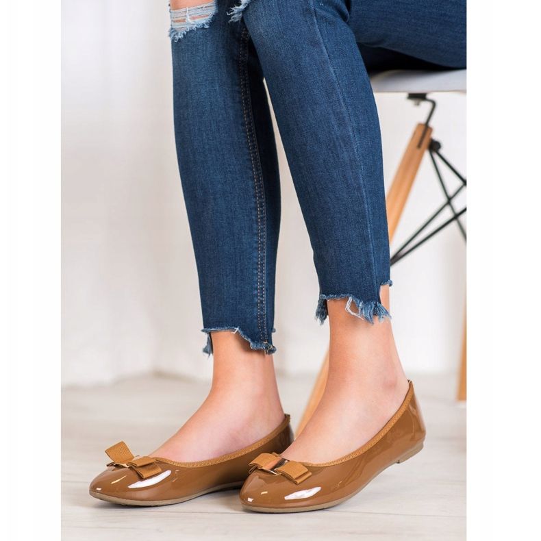 Fama Lackade ballerinor med rosett brun 1