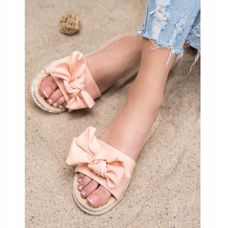 SHELOVET Snygga ljusrosa tofflor 1