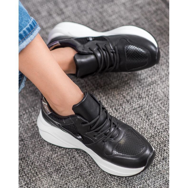 Weide Ljusa svarta sneakers 1