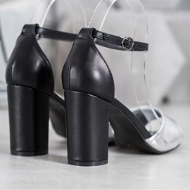 Small Swan Klassiska sandaler på en bar svart grå 1