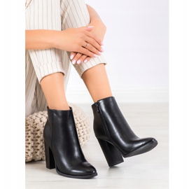 Seastar Klassiska stövlar på en stolpe svart 2