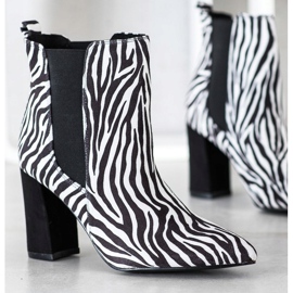 Corina Zebra Print Boot vit svart 1