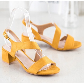 Kylie Gula sandaler på låg bar 2