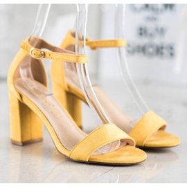 Sabatina Gula sandaler på en bar 2