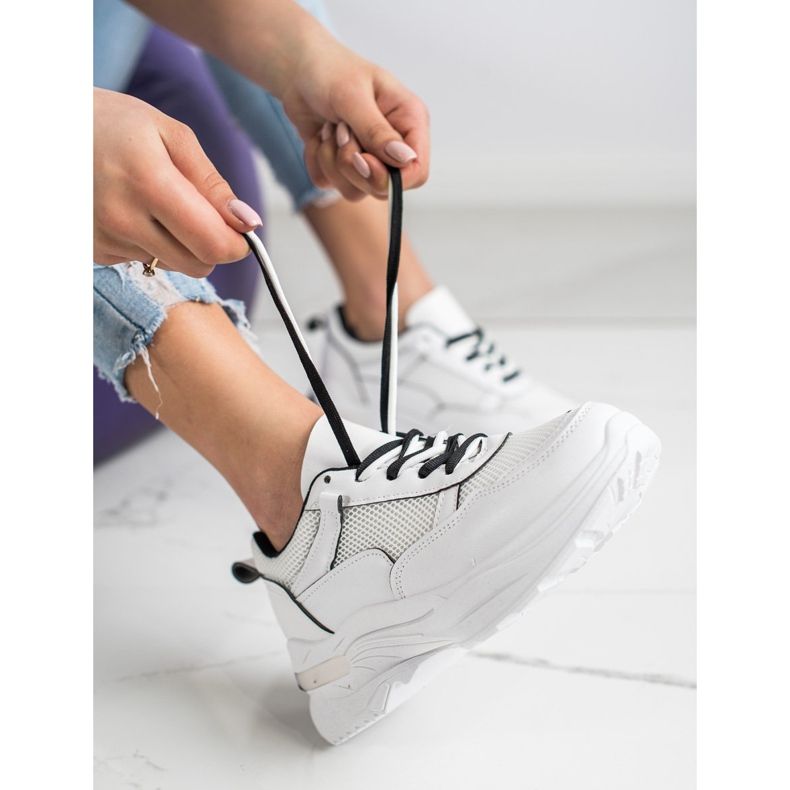 SHELOVET Bekväma vita sneakers 1