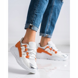 Ideal Shoes Sneakers med orange insats vit 2