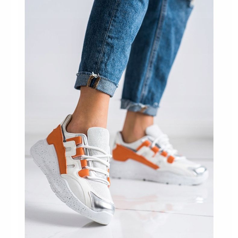 Ideal Shoes Sneakers med orange insats vit 2