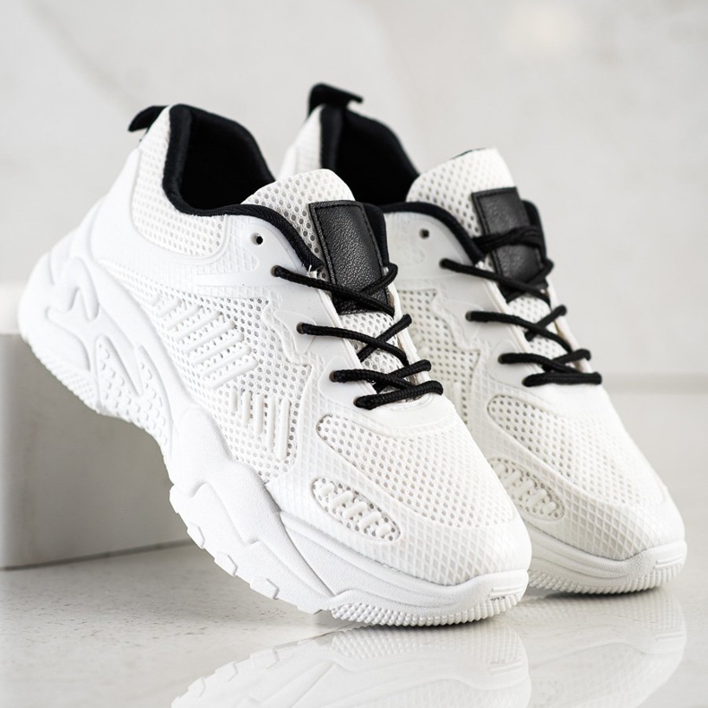 SHELOVET Vårens vita sneakers 1