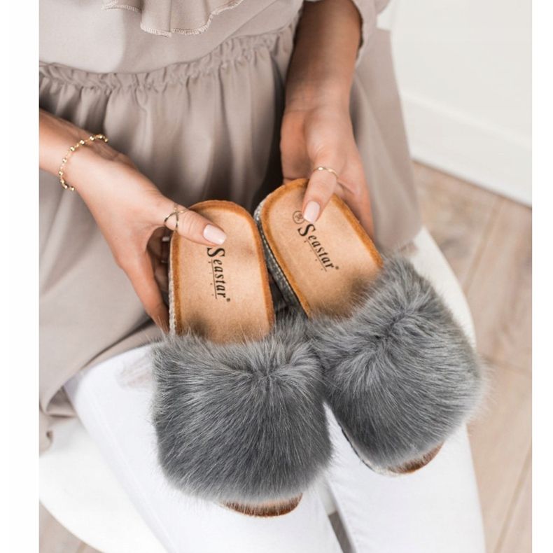 Seastar Trendiga tofflor på en dekorativ plattform grå 2