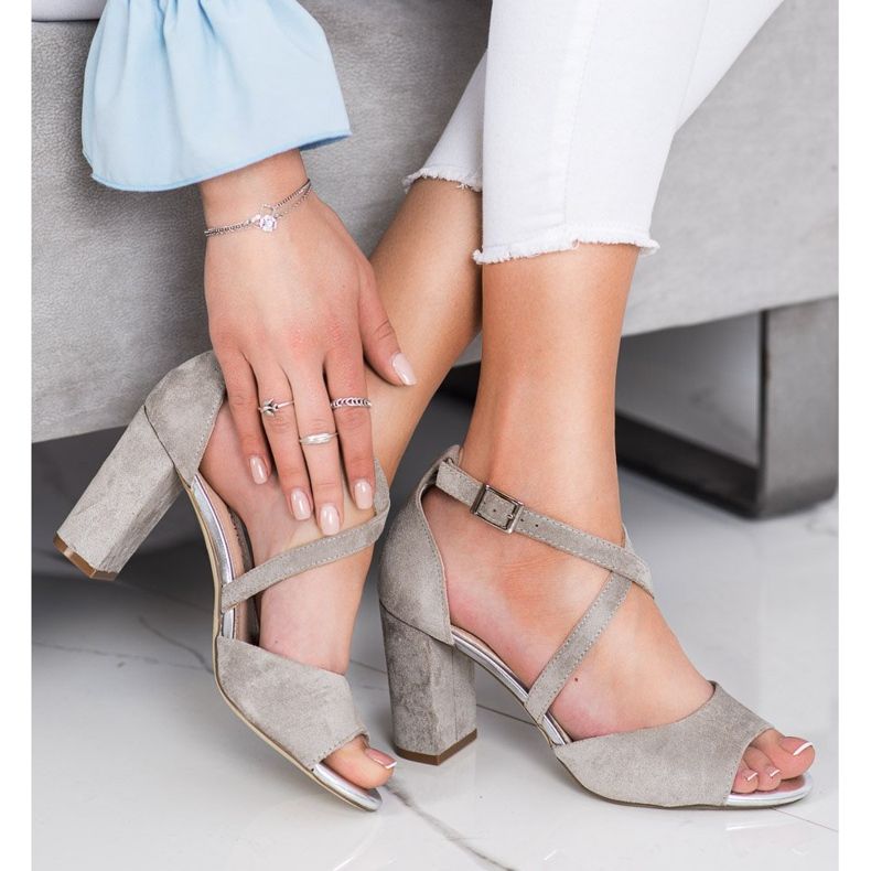 Trendiga Sergio Leone pumps beige 2