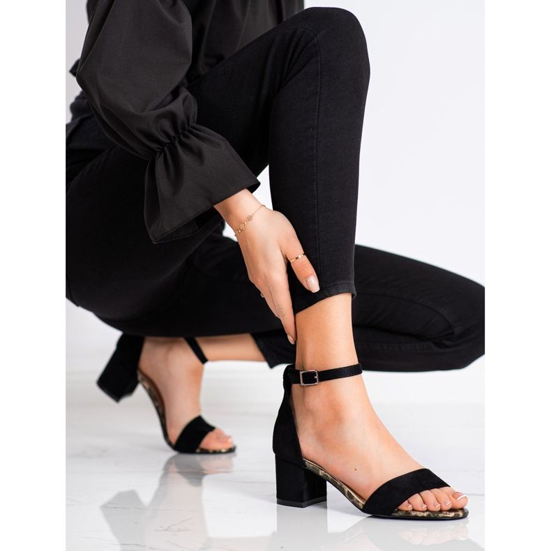 Sandaler på en bar Sergio Leone svart 1